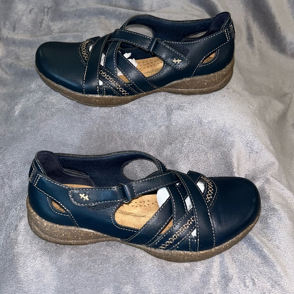 "NWT" Clarks Women's Roseville Step Mary Jane Flats- Navy Leather- Size 6 1/2.